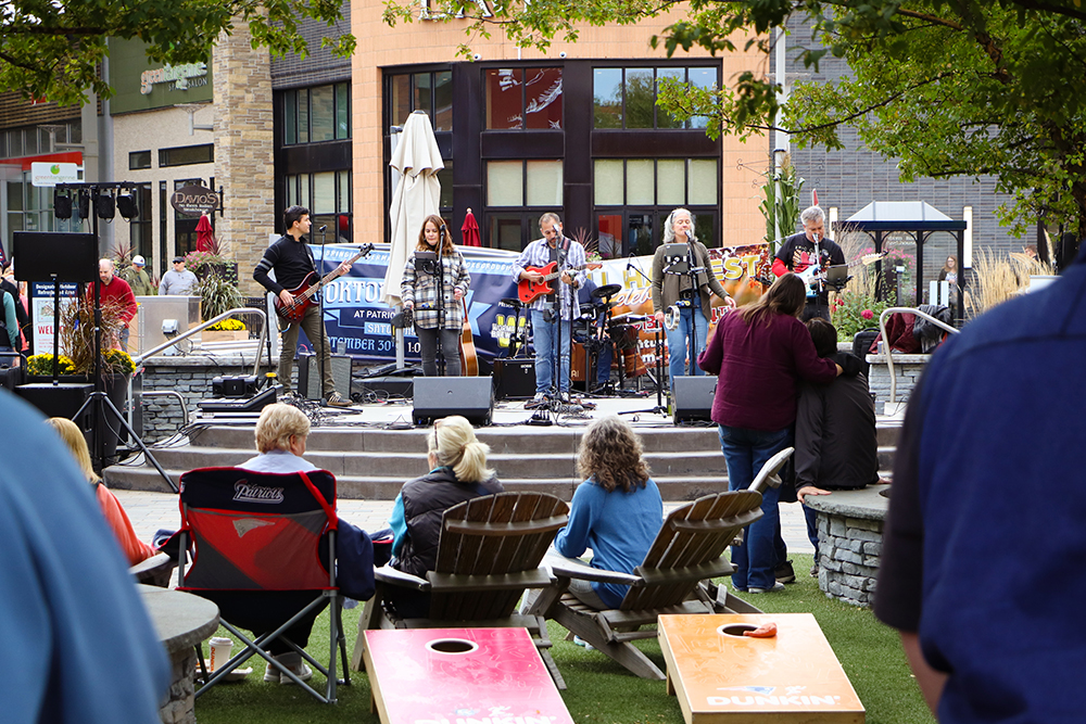 Live Music Stage 2023 Harvest